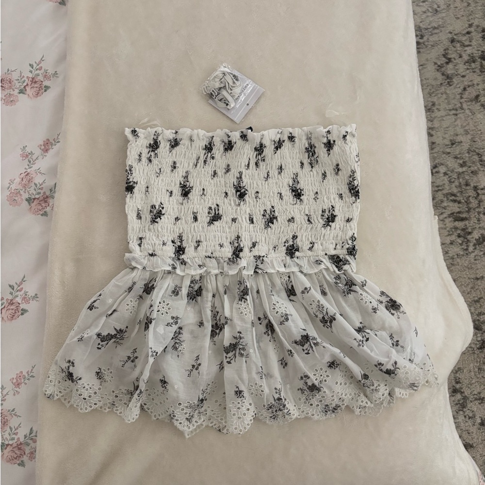 American Eagle Outfitters Black and White Floral Smocked Tank Top